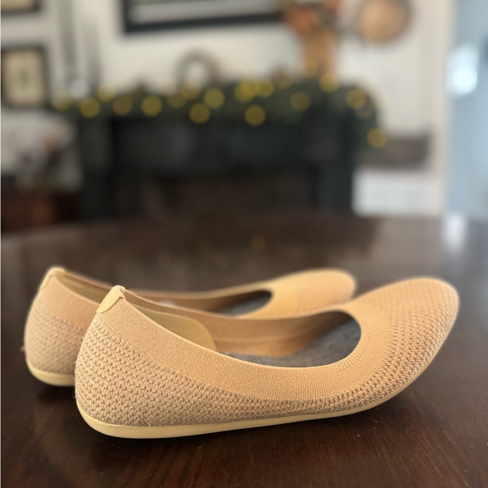 Women's Allbirds Tree Breezer Tan/Apricot Flats 8.5